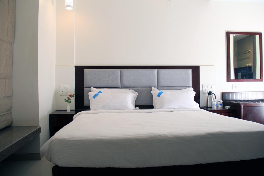 The Sky Court Hotel Aurangabad  Room photo